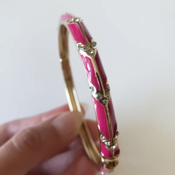 Enamel pink and Rhinestone, hinged Clamper bangle bracelet - Picture 4 of 8